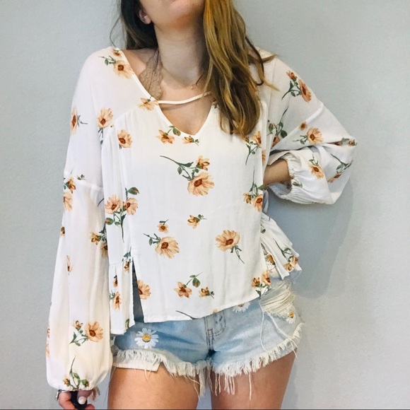 Forever 21 Tops - Forever 21 white floral flowy boho top